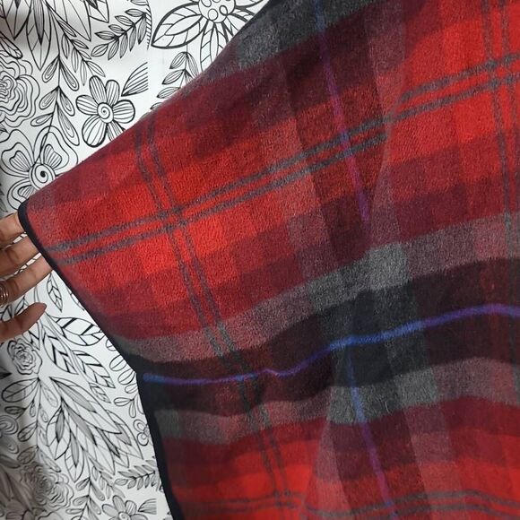 Old Navy PLAID oversized fleece PONCHO red black XS/S - Picture 6 of 7